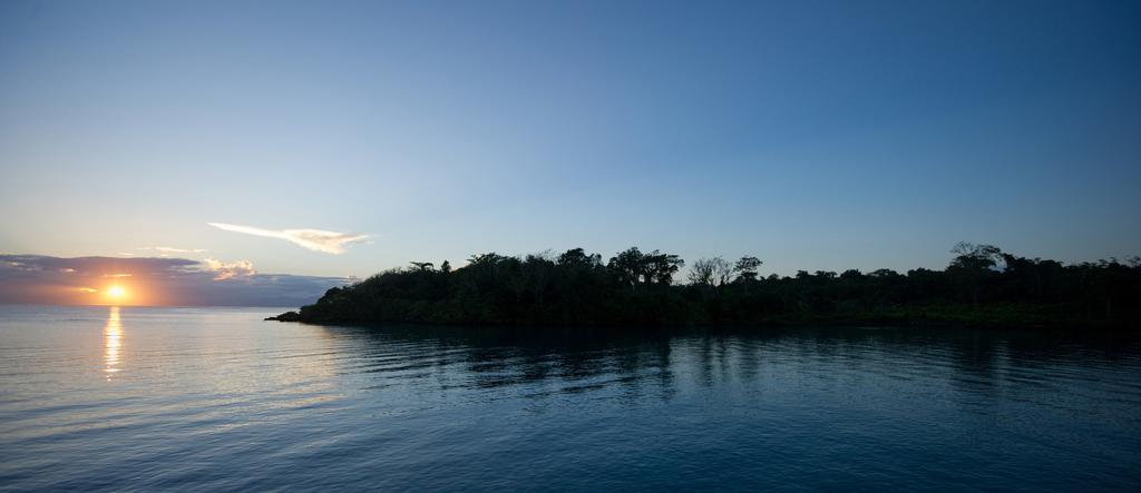Lusia'S Lagoon Chalets Salelologa Bagian luar foto