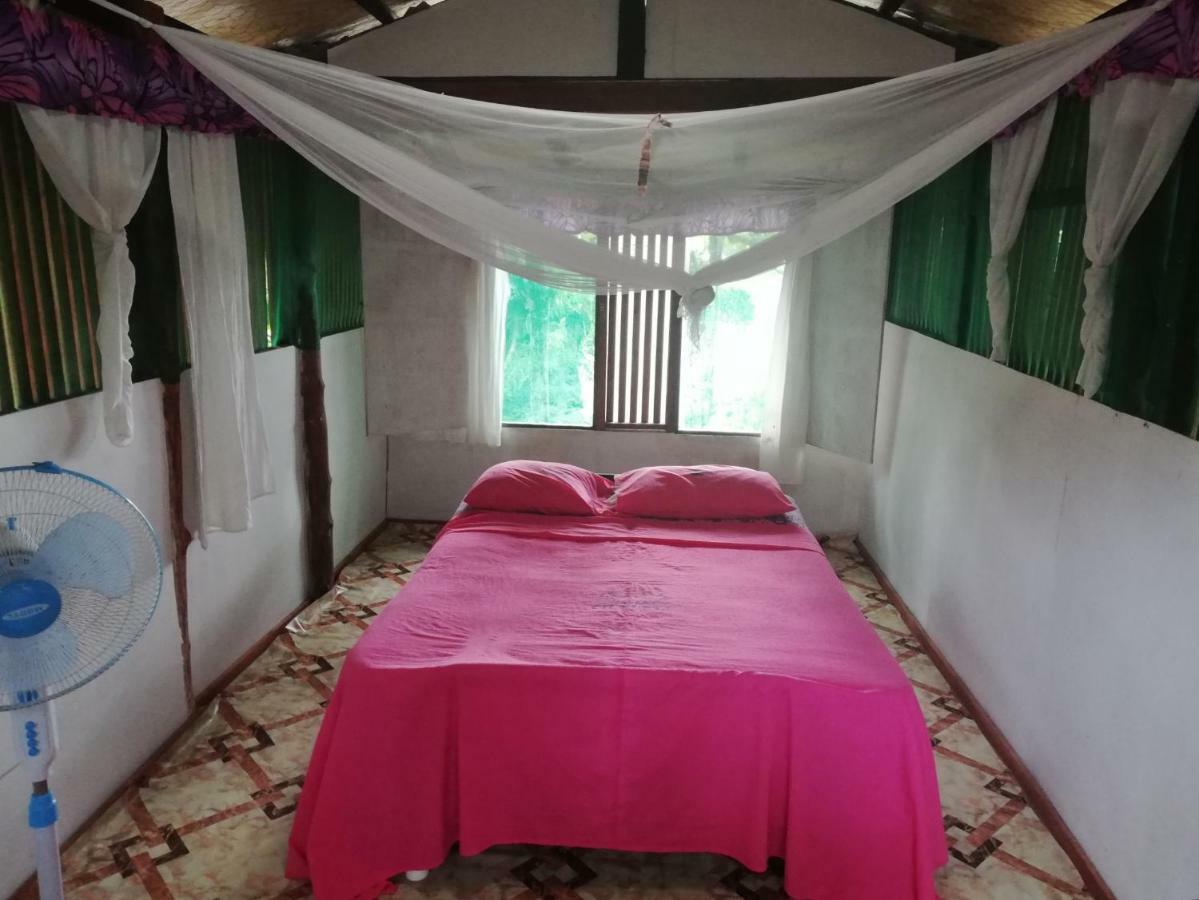 Lusia'S Lagoon Chalets Salelologa Bagian luar foto